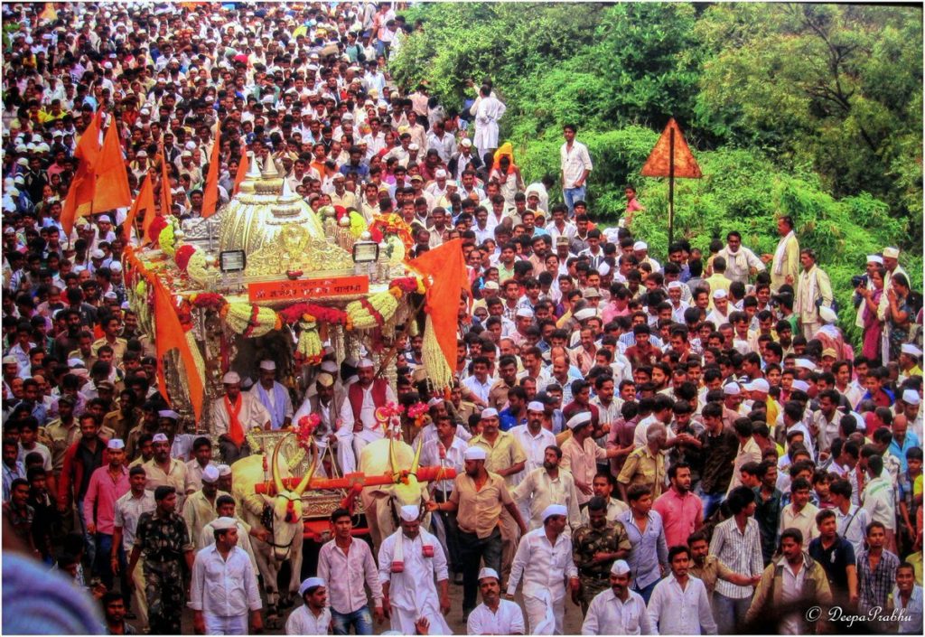 Spiritual tourism in Maharashtra, spiritual tourism in India, significance of Pandharpur, vaarkari community, vitthala temple in Maharashtra, spiritual tourism