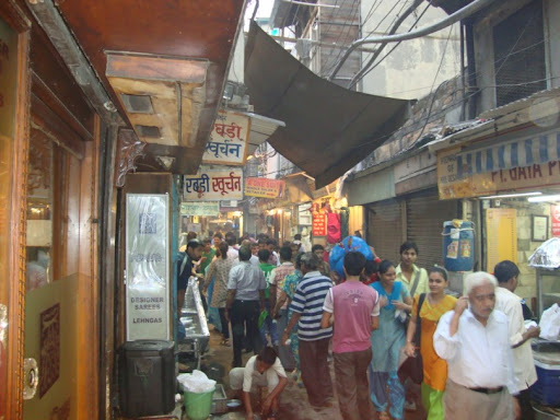 places to visit in Chandni Chowk for food, Chandni Chowk fashion, wholesale shops in Chandni Chowk, Chandni Chowk Bazaar, famous places in Chandni Chowk, Shopping in Chandni Chowk, things to do in Chandni Chowk