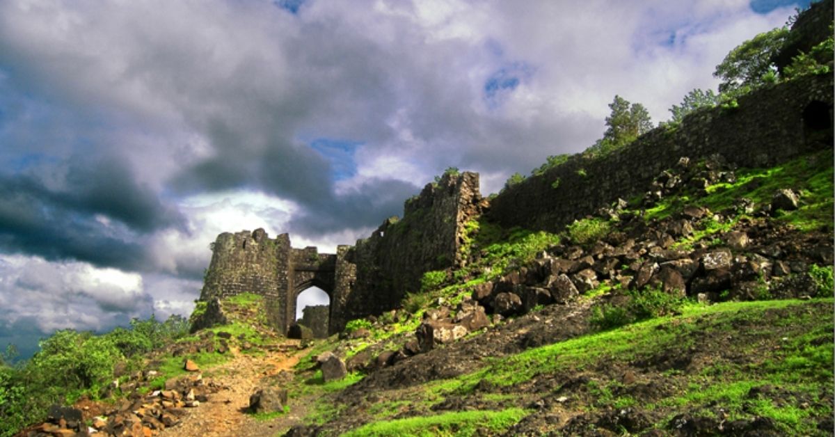 Top 10 Unexplored Forts Of India For The Historic Geek In You